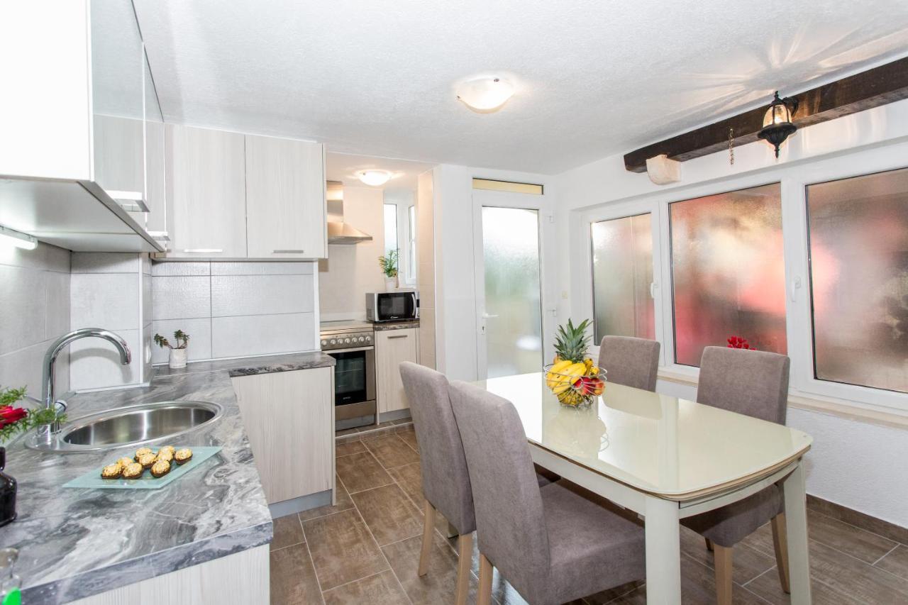 Apartments Desiree Сутиван Экстерьер фото