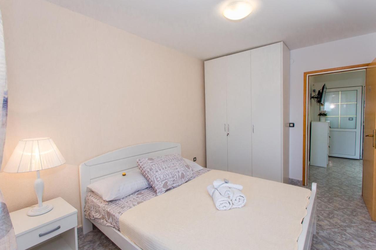 Apartments Desiree Сутиван Экстерьер фото